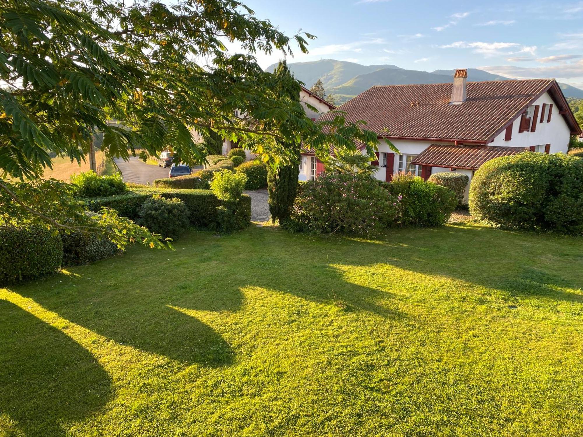 Baskoparadis I Eco-Gites I Calme I Vue I Anes I Jardin I Montagne I Nature Louhossoa Luaran gambar